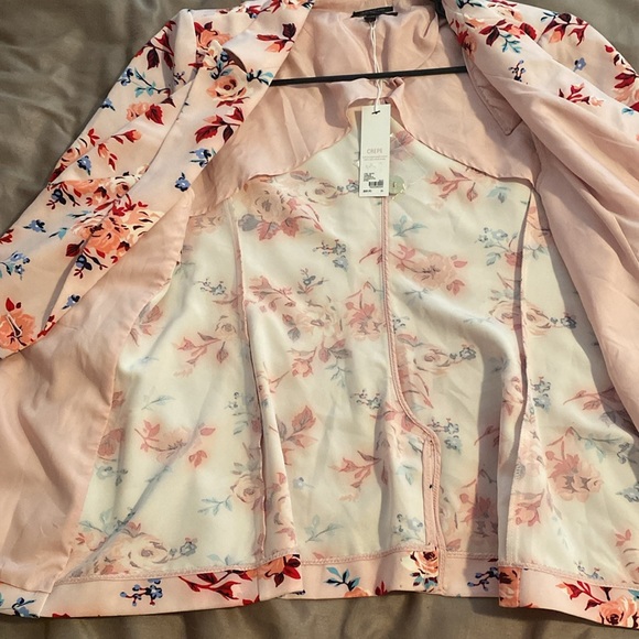 Lovely jacket. Never worn. Still with tags. - Picture 2 of 3